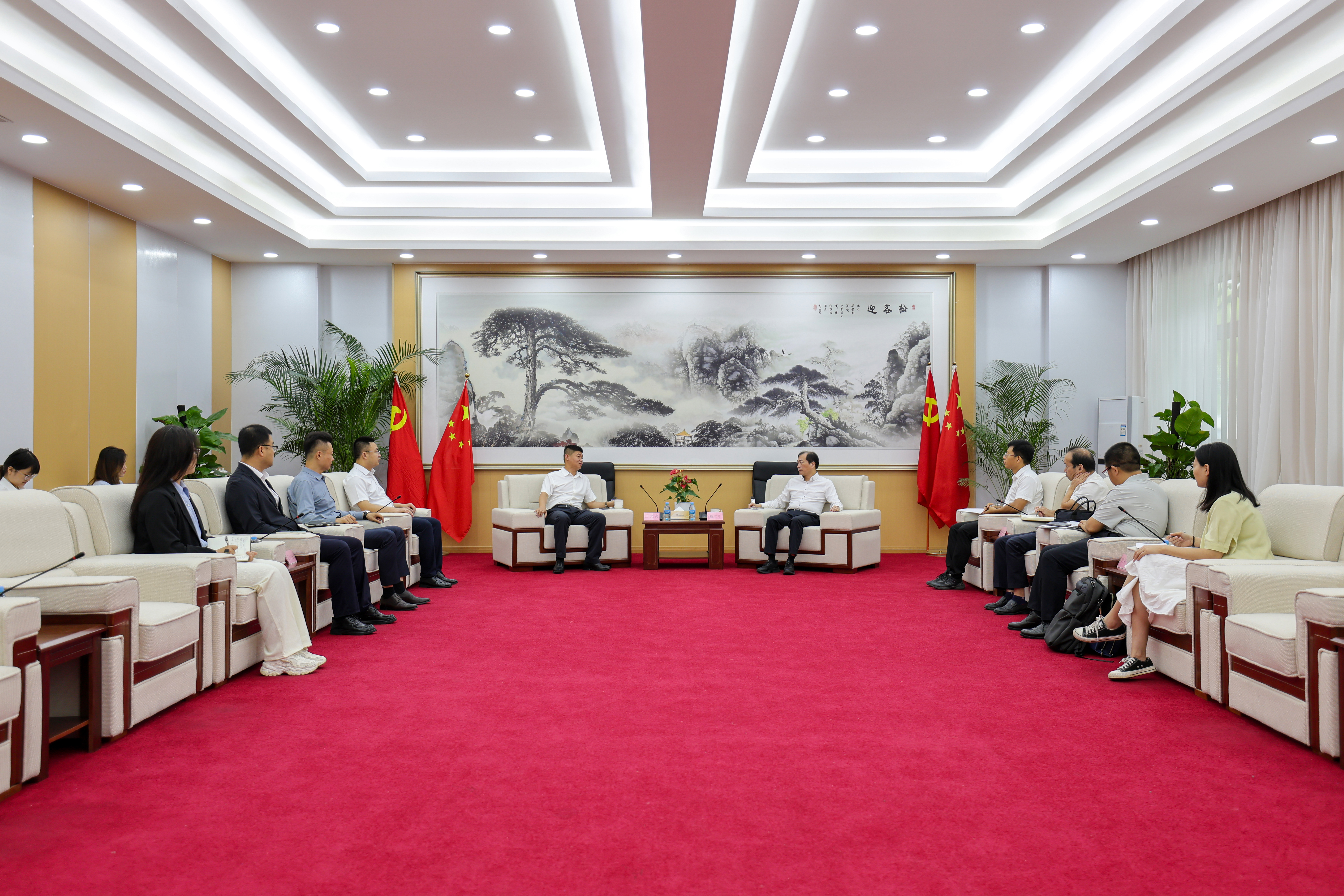 廣東省清遠市農業農村局局長賴志軍率隊考察集團智慧農業項目，與王文亮會談，陽山縣委副書記王學素參加會談